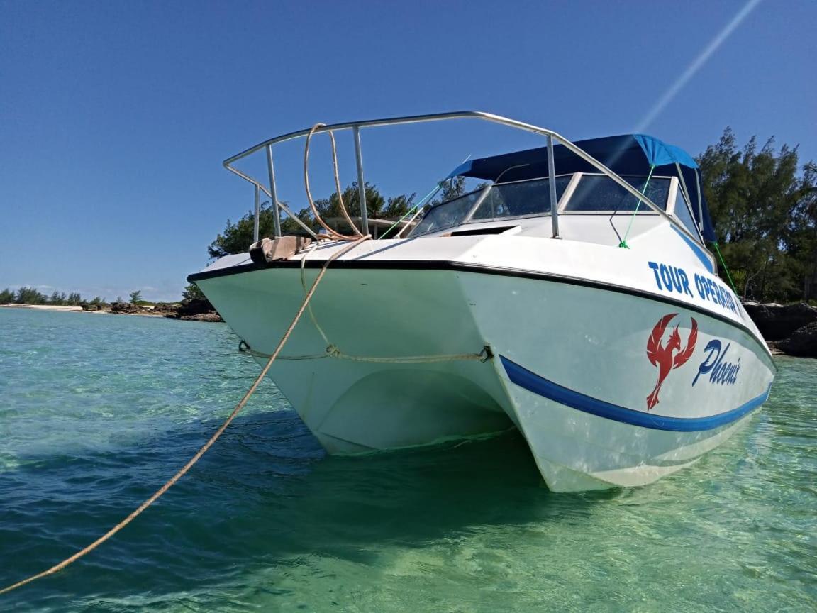 Dolphin Dhow Beach Safaris Виланкулос Экстерьер фото