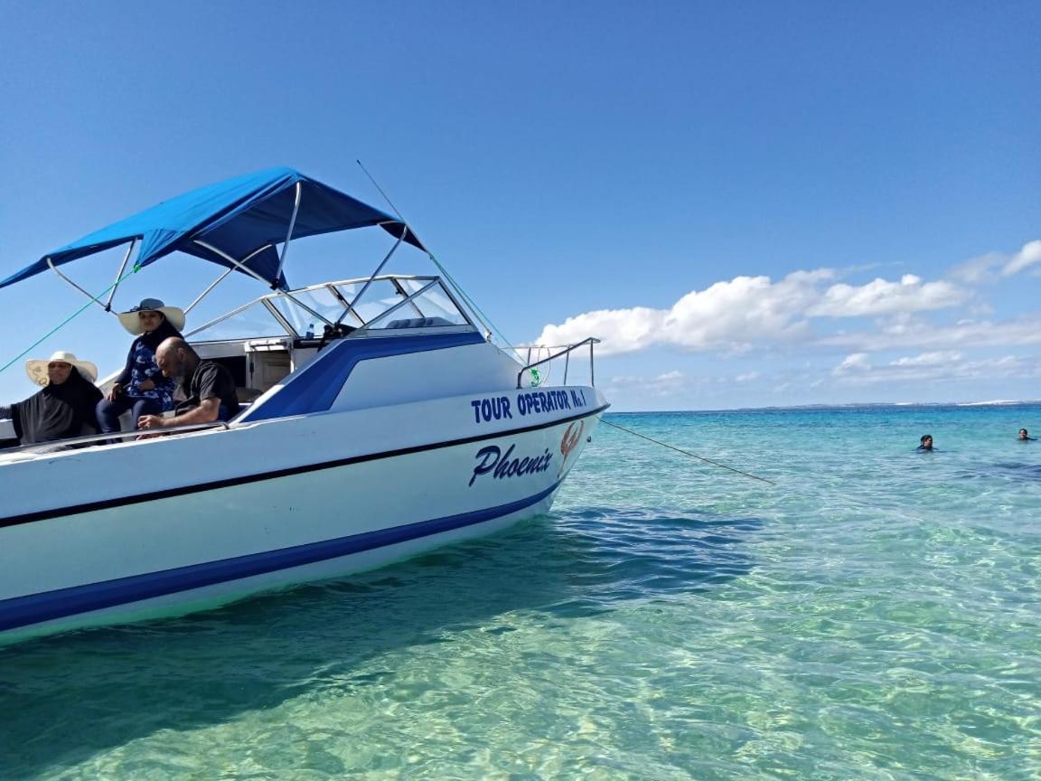 Dolphin Dhow Beach Safaris Виланкулос Экстерьер фото