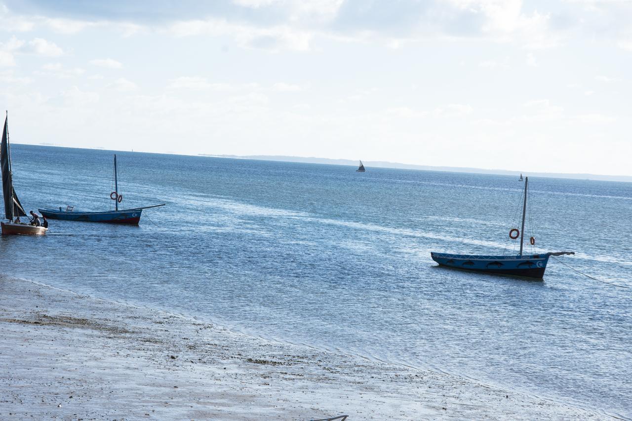 Dolphin Dhow Beach Safaris Виланкулос Экстерьер фото